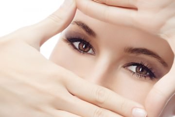 Schlupflider kaschieren, Make-up Tipps bei Schlupflidern, BeautyZoom, Beauty Magazin, Augen richtig schminken, Schmink Tipps bei Schlupflidern, Augen, Augen Make-up, Ausstrahlung, Beauty, Schlupflider, Schönheit, Schönheitsfehler, Schlupflider richtig schminken