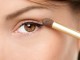 BeautyZoom, Beauty Magazin, Augen richtig schminken, Schlupflider schminken, Augen, Augen Make-up, Ausstrahlung, Beauty, Glow-Effekt, Haut, Make-up, Make-up Tricks, Natürliche Schönheit, Schlupflider, Schlupflider kaschieren